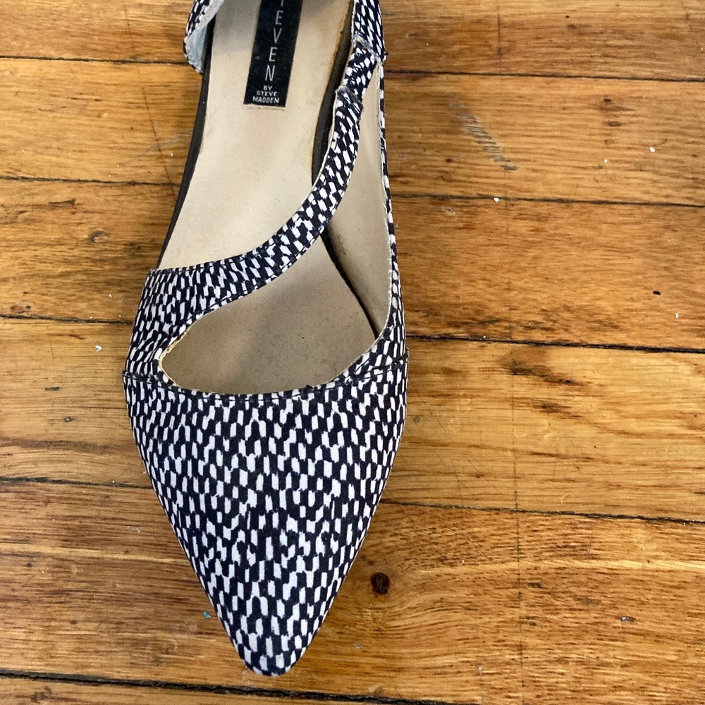 Steve Madden B&W Patterned Flats